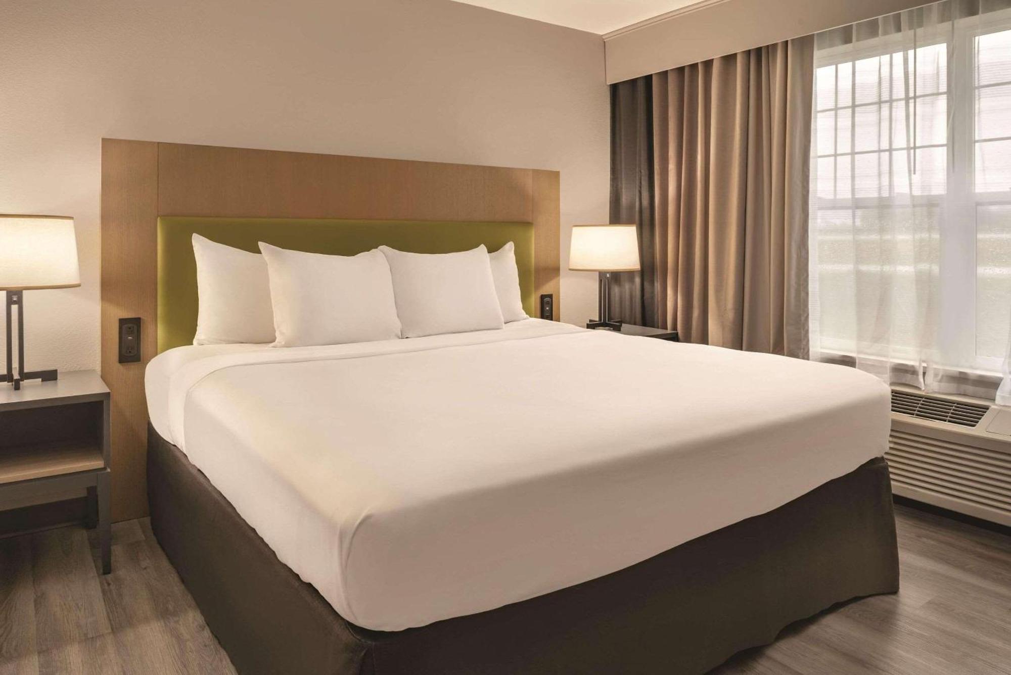 Country Inn & Suites By Radisson, Cedar Falls, Ia Екстер'єр фото